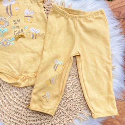 Conj. de Malha 3 Peças - Abelhinhas Bem Me Quer - Amarelo e Off White Conj. de Malha 3 Peças - Abelhinhas Bem Me Quer - Amarelo e Off White